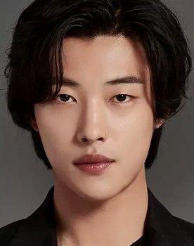 Woo Do-hwan as Loner