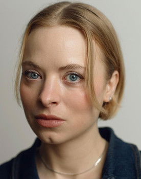 Helene Gregersen as Emilia (sister)