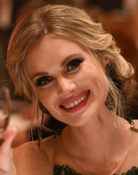 Elena Sopova as Svetlana