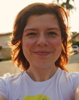 Fernanda Biazini as Dr. Márcia Vogel (uncredited)