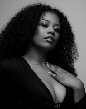 Dominique Kaimana as Helen