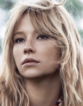 Haley Bennett Photo