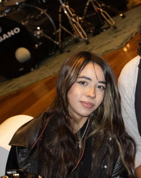 Nicole Rodrigues de Araujo as Helena