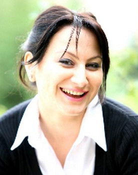 Sibel Yıldırım as Güllü