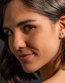 Lorién Sauret as Emma