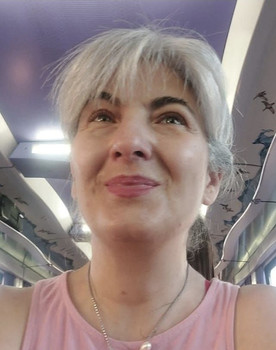 Ελπινίκη Ελευθεριάδου as Διαχειρίστια