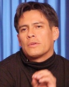 Eduardo Orozco as Arturo Santana