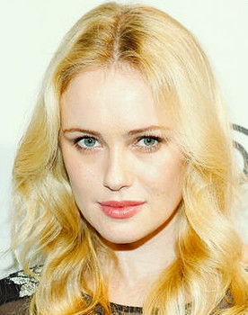 Hannah New as Natascha