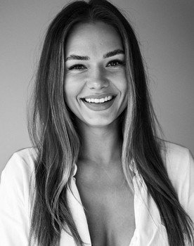 Yulia Verkhovskaya as Рита в молодости