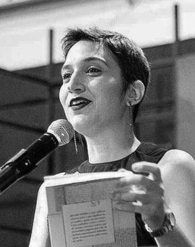 Camile Queiroz as Taciana