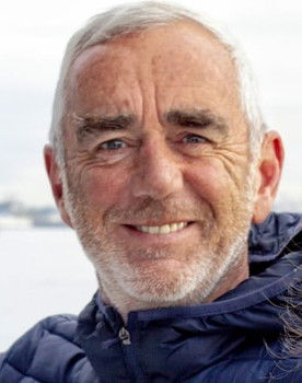 Loïck Peyron as Presenter