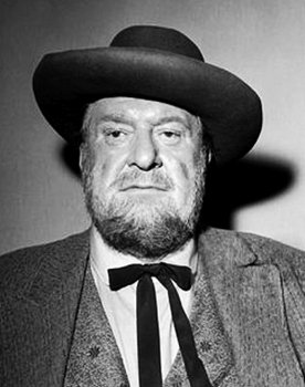 Ralph Sanford as Pat the detective
