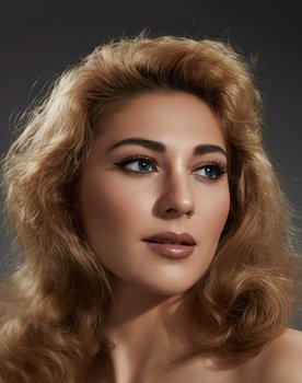 Leyla Altın as Ayşe