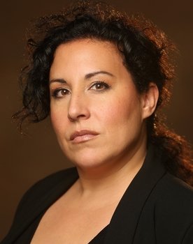 Elisa Espinosa as Panadera