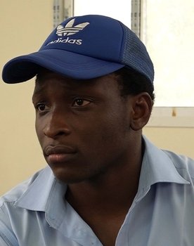 ONYEABOR Caleb as jeune homme sans veste