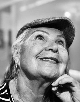 Glória Oliveira as Lurdes