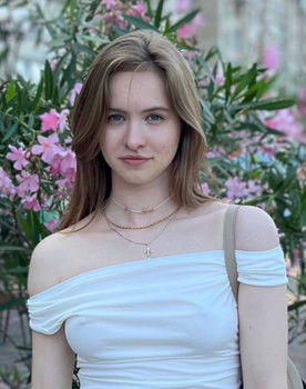 Iryna Zhydkova as Raisa