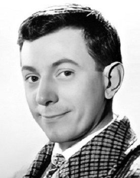 Jacques Duby as Julien