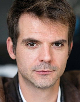 Stéphane Szestak as Arthur