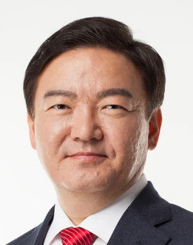 Min Kyung-wook as Narrator