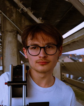 Maxime Gendrot as Cinema cashier