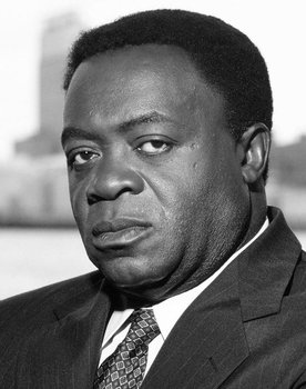 Yaphet Kotto as Harris
