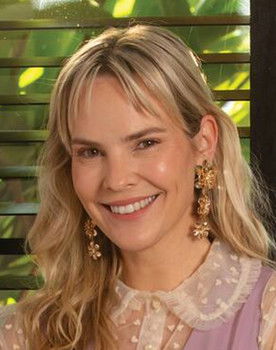 Muni Seligmann as Michelle Black