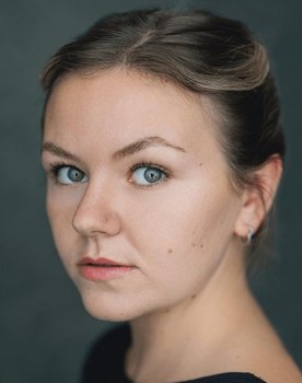 Ella Avron as Amelia