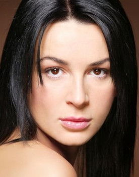 Olga Bolbukh as Polina