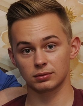 Jasper Smets as Dennis