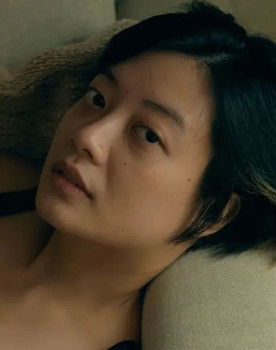 Leony Vitria Hartanti as Amelia