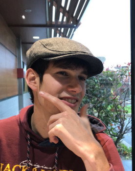 Corentin Depuydt as Le livreur