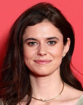 Alison Oliver as Isabella