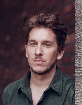 Ingo Raabe as Helmuth
