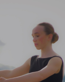 Lide Sayar as Zombie