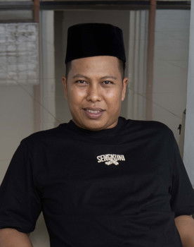 Muhammad Arifin as Pak Yanto