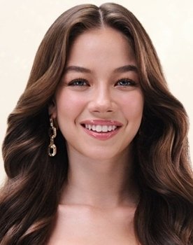 Alisa Sezen Sever as Umay Yavuzoğlu