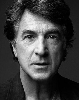 François Cluzet as Le préfet Maynott (voice)