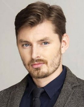 Mikhail Bronnikov as Oleg