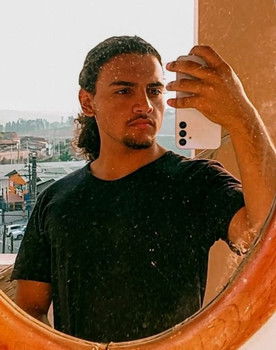 nicolas Fernandes as Roni/Otávio Arruda