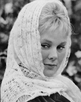 Svetlana Zhgun as Sanya Zvorykina