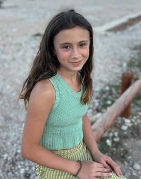 Julia Sulleiro as Leo