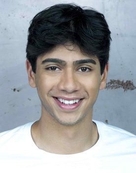 Noah de Mel as Ewing #1