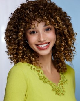 Nandi Summers as Mia