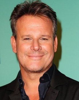 Leco van Zadelhoff as Co-Host