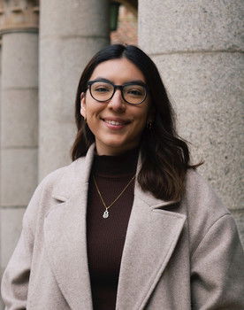 Ana Paula Tirado as Amiga del pasado