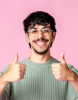 Mateus Guidoni as Self - Narrator