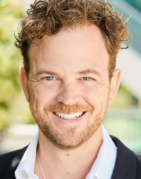 Wilke Itzin as Elian