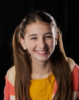 Elsie Ebben as Lily Raine