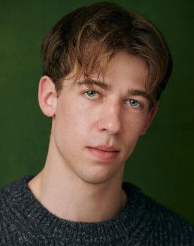 Joaquín Scotta as Juan